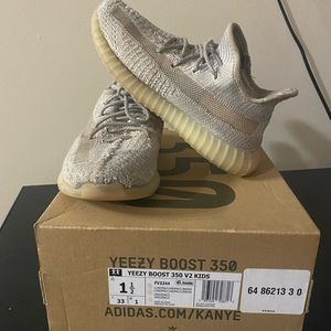 Yeezy Ludamarks size 1.5